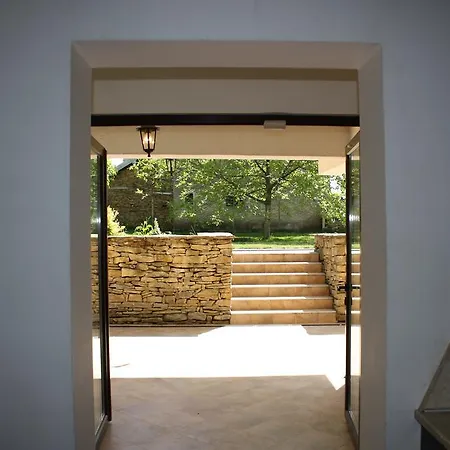 Villa Manoya